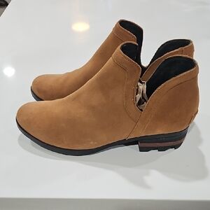 Sorel Lolla II Cut Ankle Booties. Sz 11wmns Like New
